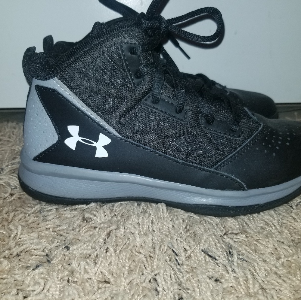 Under Armour basketball shoes sz 2